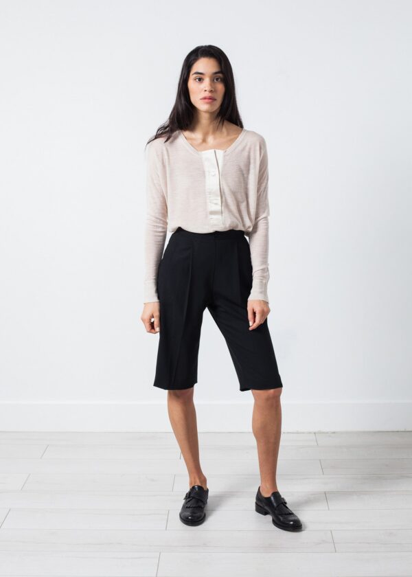 01182015_ASHLEY_Look2_0822_22279096-2ef0-401a-9913-2123063f6347.jpg Woven Shorts in Black