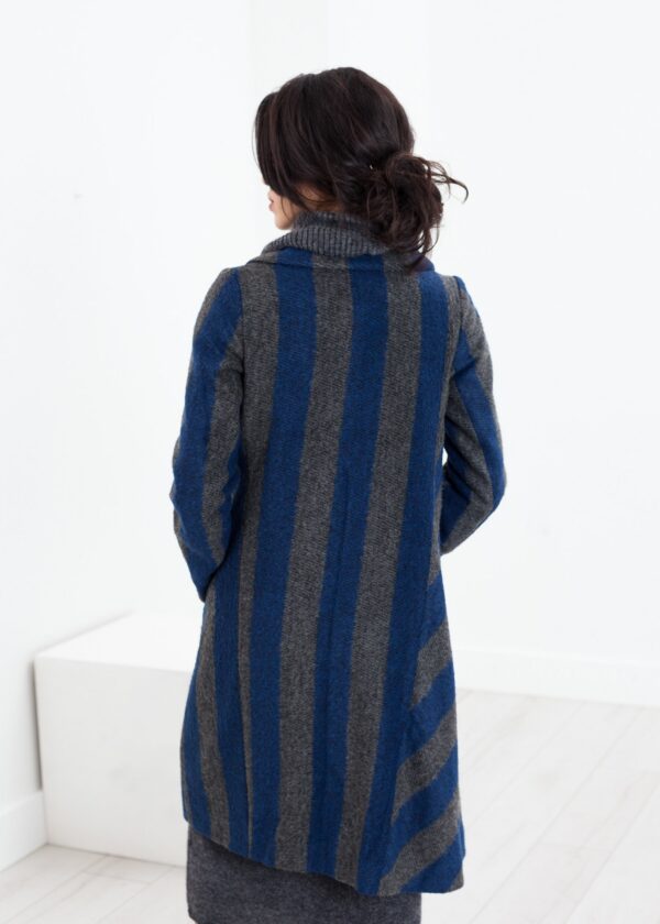 2014-09-16_Ashley_Look_22_6421.jpg Petale Coat in Silver/Blue