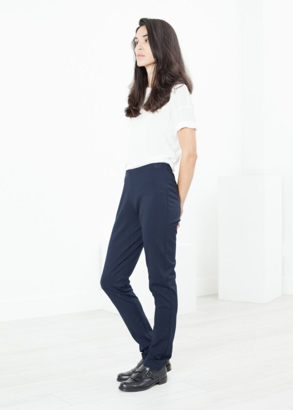 2014-09-30_Ashley_Look_03_8379.jpg Easy Slim Pant in Navy