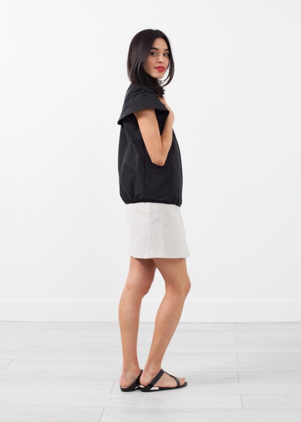 2015-04-08_Ashley_Look21_40703_19274.jpg Sleeveless Cape Jacket